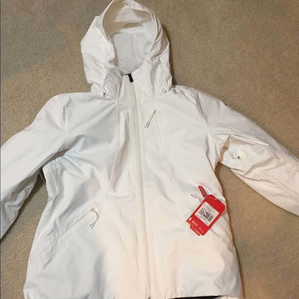 Brand new womens Northface jacket.